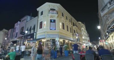 Bucharest, Romanya - 4 Ağustos 2017: Zaman atlamalı eski şehrin turist