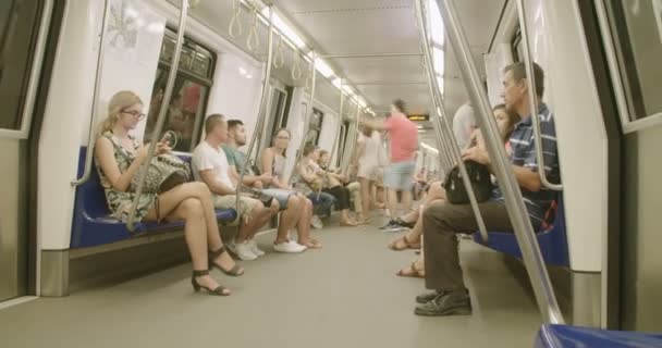 BUCHAREST, ROMANIA - 4 AGOSTO 2017: time lapse di persone in metropolitana — Video Stock