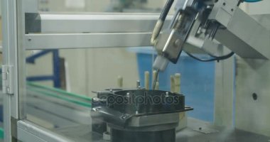 Bir üretim hattında parçalar makine otomotiv endüstrisi için