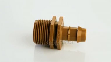 Beyaz arka plan üzerinde hassas plastik parçalar
