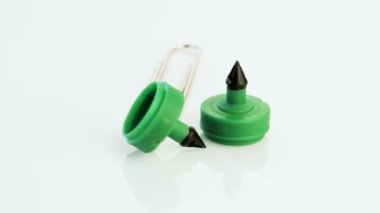 Beyaz arka plan üzerinde hassas sulama parçaları