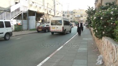 Kentin İsrail, 2011 - yaklaşık yürüme Ortodoks Yahudiler ile işlek cadde