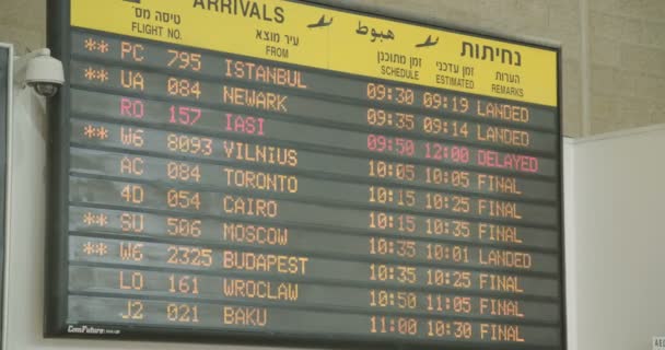 Tel Aviv, Israël - janvier 2018. Tableau d'information des arrivées à l'aéroport — Video