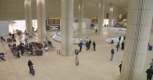 Tel Aviv, Israël - janvier 2018. Passagers arrivant à l'aéroport — Video