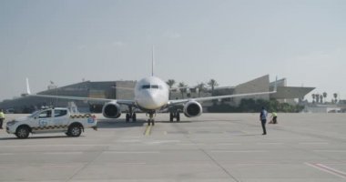Tel Aviv, İsrail - Ocak 2018. Havayolu jet piste Taksilemek