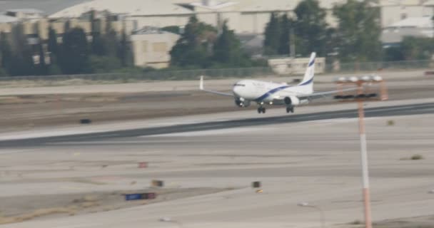 전화 텔아비브, 이스라엘-1 월 2018. 활주로에 착륙 하는 항공 제트 — 비디오