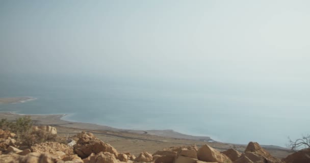 Пустеля clifs на березі Мертвого моря в Ізраїлі — стокове відео