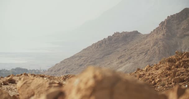Falaises désertiques près de la mer Morte en Israël 