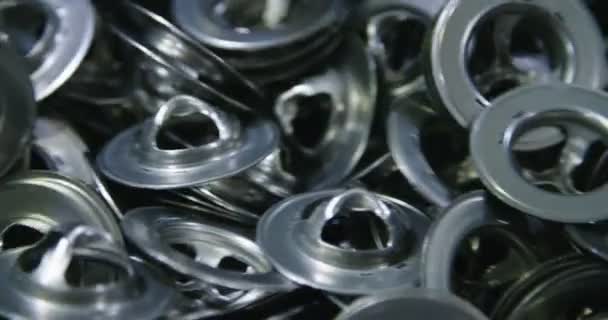 Kovové součásti ve výrobním provozu — Stock video