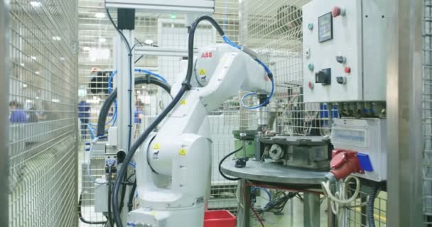 Robot working in a production line — Stock Video