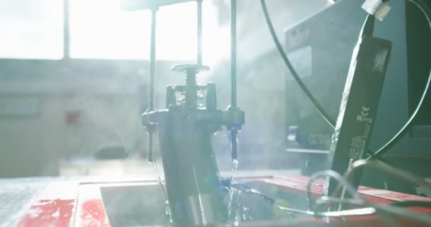 金属零件质量测试用工业设备 — 图库视频影像