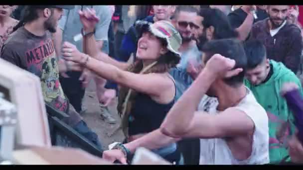 Kineret, Izrael, április 6 2018-emberek tánc jelleggel trance party — Stock videók