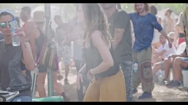 KINERET, ISRAELE, 6 aprile 2018- Persone che ballano in una festa di trance nella natura — Video Stock