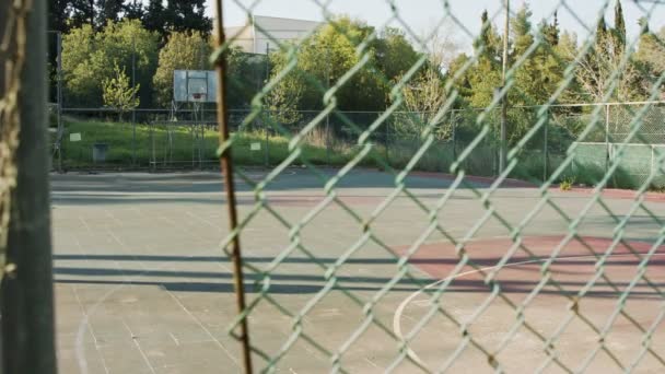 Abandoned and neglected basketball court due to corona virus outbreak — Stock Video