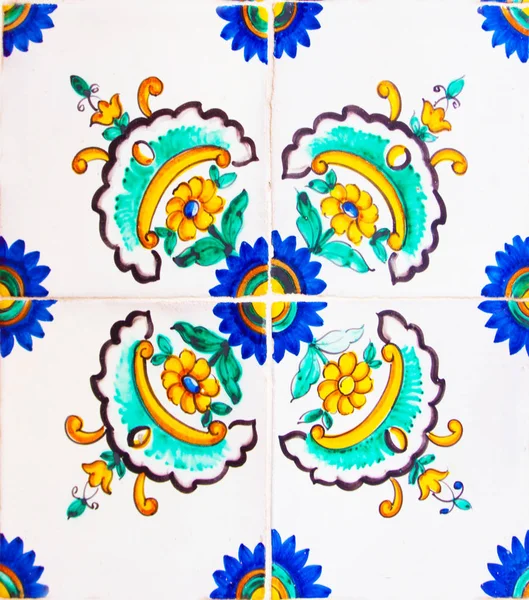 Деталь Традиционной Плитки Фасада Старого Дома Декоративная Плитка Цветочный Орнамент — стоковое фото