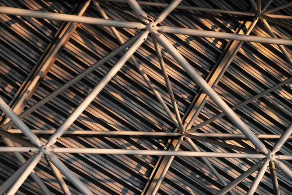 Çelik Çatı Duvarlardan Yapılmış Bir Yapı — Stok fotoğraf