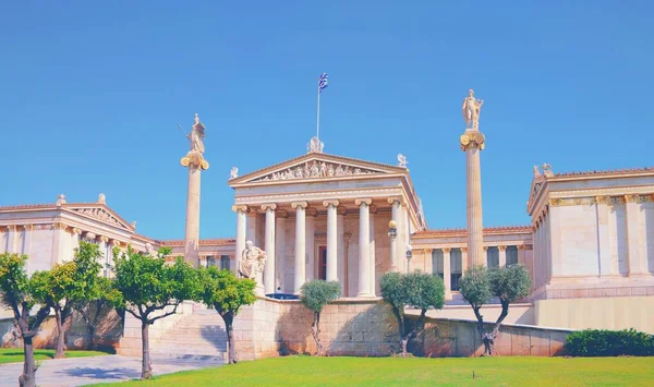 Nationale akademie der antiken athens neoklassizistisches gebäude, plato, — Stockfoto