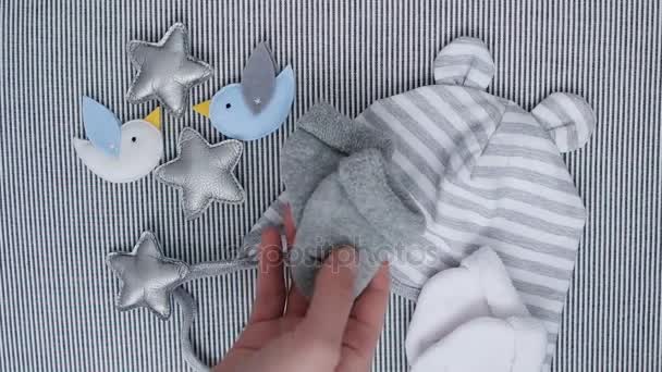 Mother puts baby socks on the bed — Stock Footage Mother puts baby socks on the bed Royalty Free Stock Video