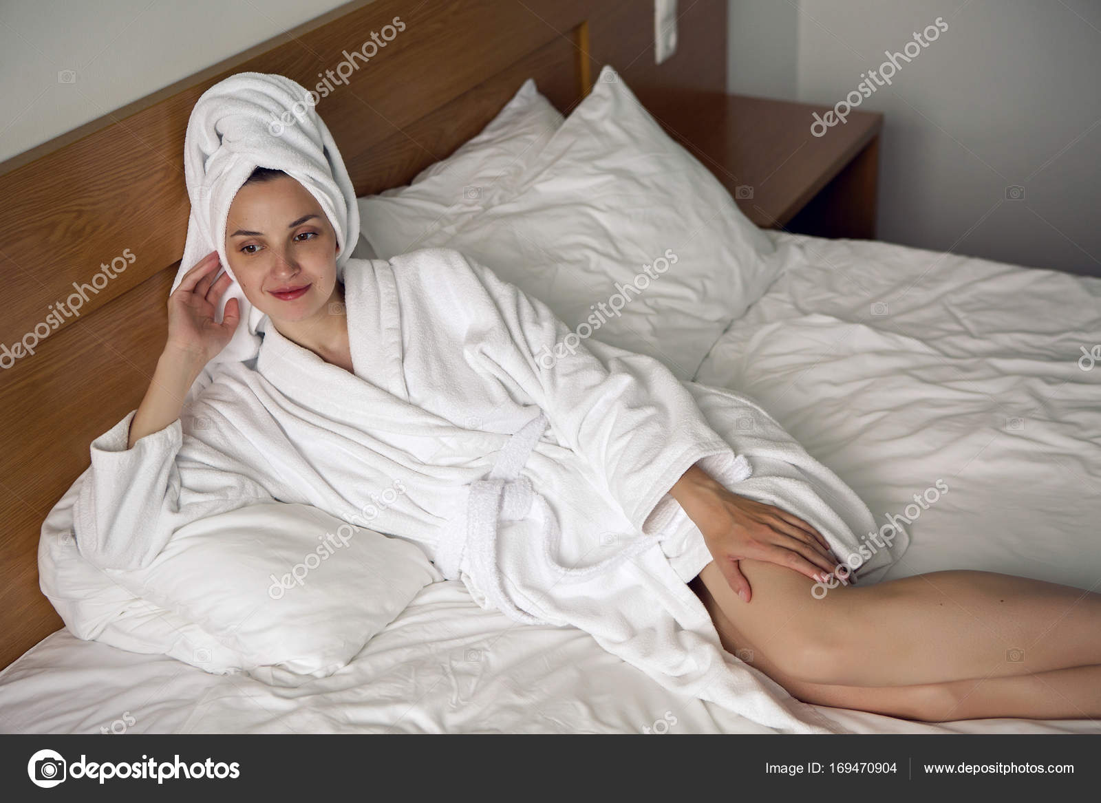 Mia-mia кимоно "loren" 16097. девушка в халате. в красивом лифчике и халате. ножки женские в халате. пара в халатах.