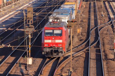 yük treni Alman demiryolu, deutsche bahn, gelen navlun yarda sürücüler