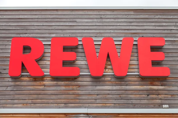 Дочірнє підприємство з німецькою супермаркетів, Rewe — стокове фото