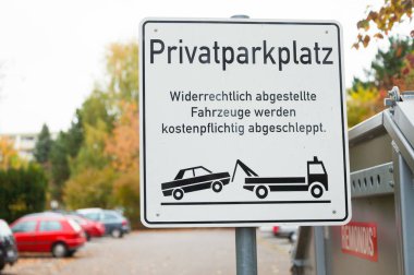  özel otopark işareti (Almanca: Privatparkplatz)