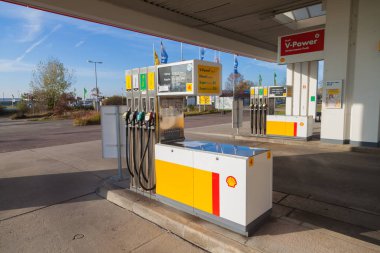 Shell benzin istasyonu işareti.