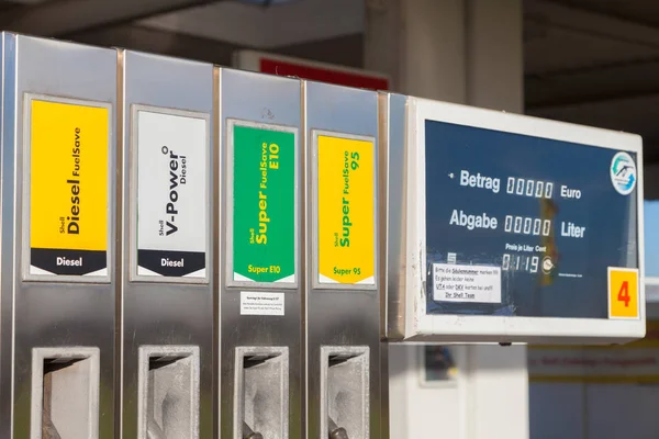 Shell gas station sign. — Stock Photo, Image