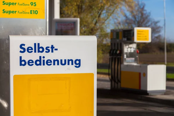 Shell gas station sign. — Stock Photo, Image