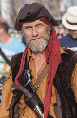 adam bir korsan kostüm