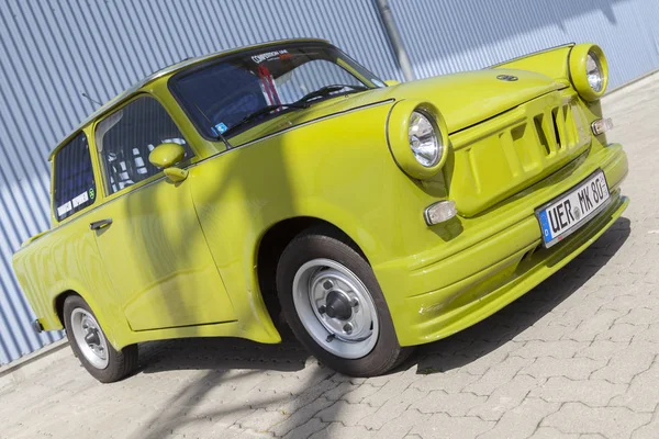 Alemão sintonizado carro trabante — Fotografia de Stock