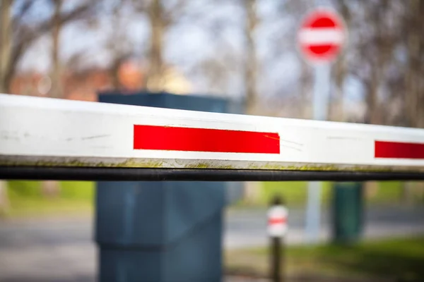 Cancello su un parcheggio tedesco — Foto Stock