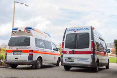 iki Alman ambulans araç standları peine hastanede Tarih / Almanya