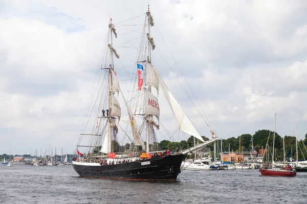 Sailing ship mercedes at public event hanse sail — Stock Photo, Image