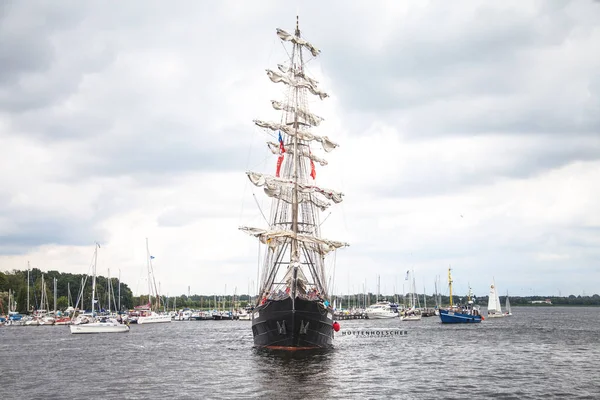 Sailing ship mercedes at public event hanse sail — Stock Photo, Image