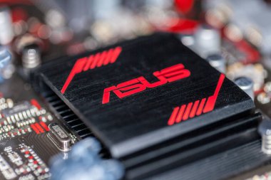 Bir asus Başbakan 350 artı anakart Asus soğutucu