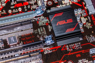 Bir asus Başbakan 350 artı anakart Asus soğutucu