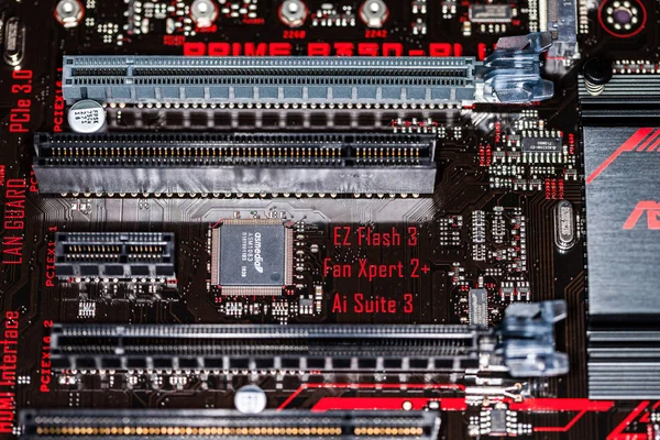 Asus ψήκτρα για ένα asus πρωθυπουργός 350 συν mainboard — Φωτογραφία Αρχείου