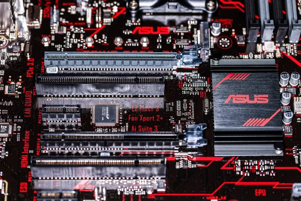 Asus Prime 350 artı anakart üzerinde merkezi işlem birimi için bilgisayar taban plakası — Stok fotoğraf