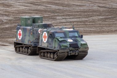 Haegglund, Alman ordusu sürümünden doktor savaş yakınındaki bir platform üzerinde duruyor