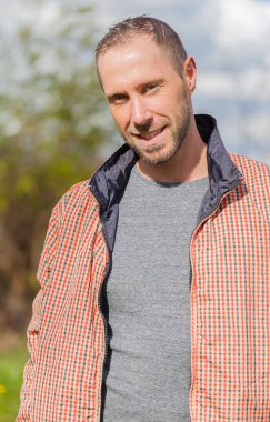 kareli ceket portre ile genç adam