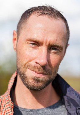 kareli ceket portre ile genç adam