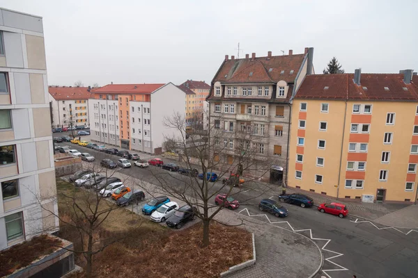 Fuerth Německo Února 2018 Křižovatka Zaparkovaných Aut Straně Rezidenční Čtvrti — Stock fotografie