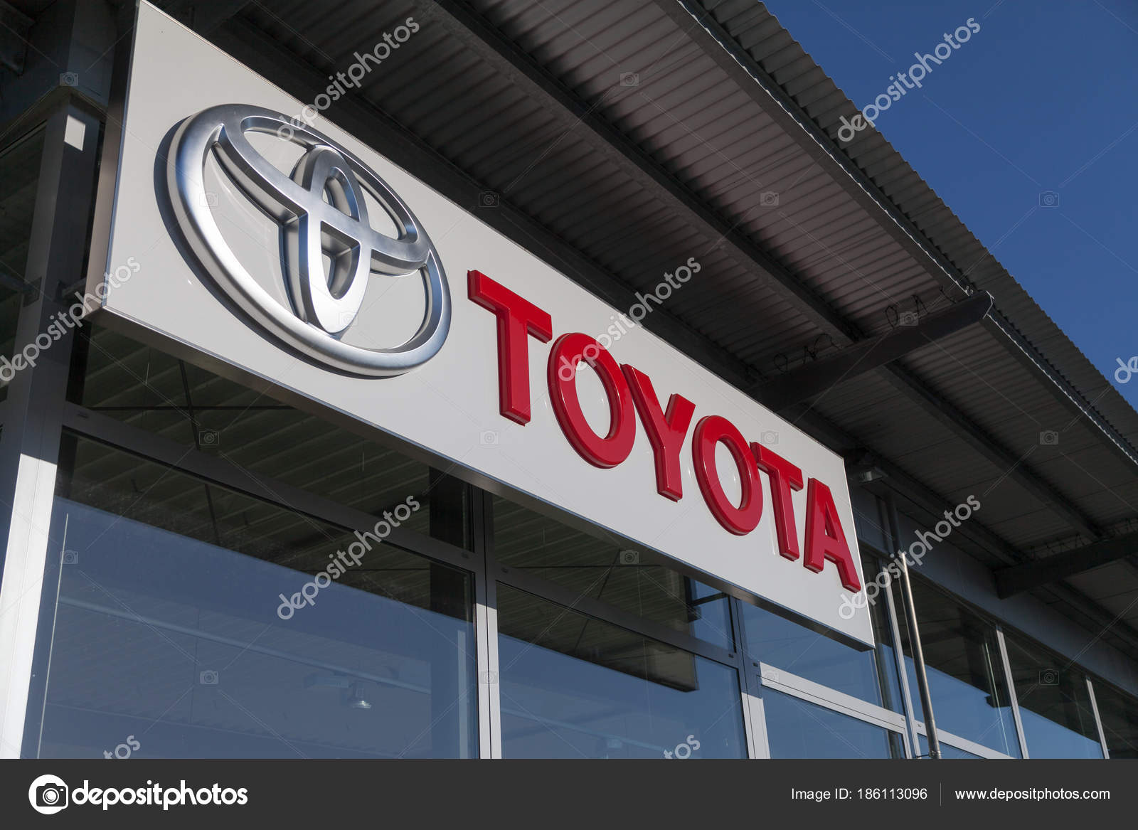 Fuerth Germany February 18 Toyota Logo Car Dealer Building Toyota Stock Editorial Photo C Huettenhoelscher
