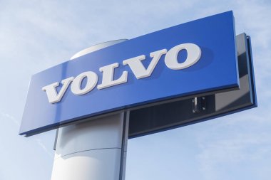 Nuernberg / Almanya - 4 Mart 2018: Volvo logosu bir Volvo araba Volvo araba satıcısından Almanya.
