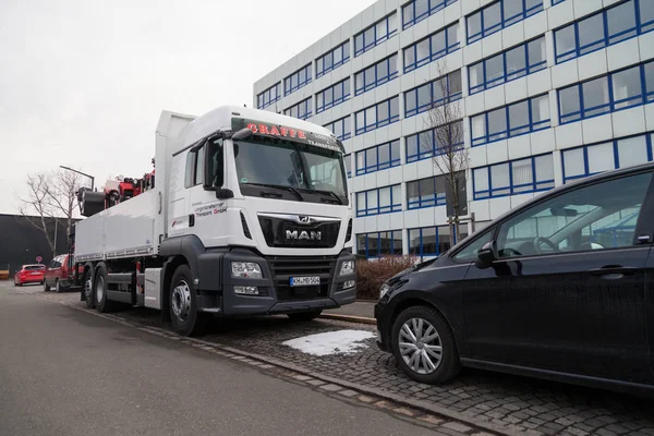 Nürnberg März 2018 Pritschenwagen Mit Kran Steht Einem Industriegebiet Straßenrand — Stockfoto