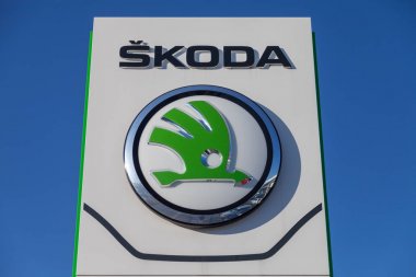 Nuernberg / Almanya - 4 Mart 2018: Skoda logosu Almanya'da bir araba satıcısı. Skoda Laurin ve Klement 1895 yılında kurulan bir çek otomobil üreticisidir.