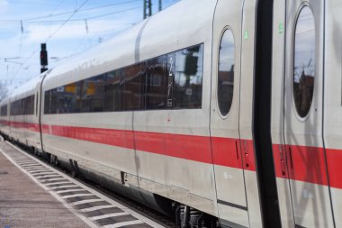 Nurnberg / Almanya - 11 Mart 2018: buz 2, Almanya'da Deutsche Bahn geçer tren istasyonu Nurnberg şehirlerarası-Express tren.