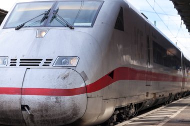 Nurnberg / Almanya - 11 Mart 2018: buz 2, Almanya'da Deutsche Bahn geçer tren istasyonu Nurnberg şehirlerarası-Express tren.