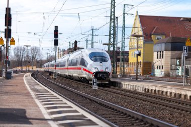 Nurnberg / Almanya - 11 Mart 2018: buz 3, Almanya'da Deutsche Bahn geçer tren istasyonu Nurnberg şehirlerarası-Express tren.